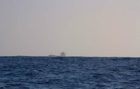 Containerschiff_am_Horizont